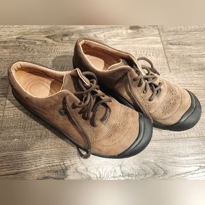 Keen Brown Leather Lace Up Low Top Hiking Shoe Daisy Print